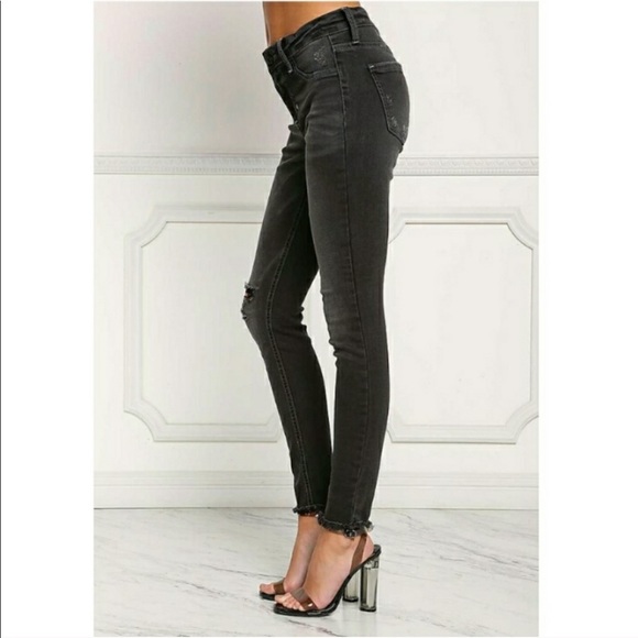 ♦️ LAST 2 Black Distressed Raw Hem Skinny Jeans - Picture 2 of 6